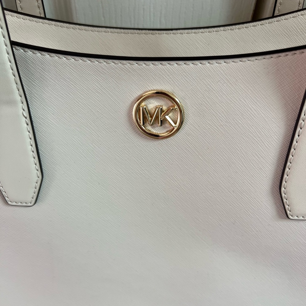 Michael Kors White Tote Bag - Picture 2 of 7